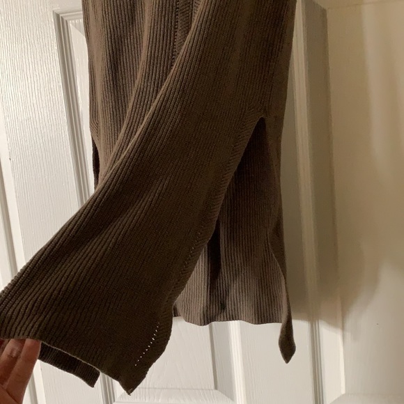 Dynamite Sweater - Picture 2 of 3